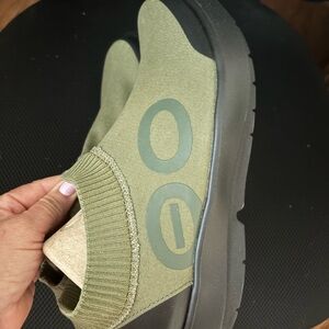 Men’s olive Green OOFOS Slip-Ons